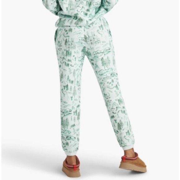Hill House Teddy Jogger Sweatpants in Ski Chalet Print Green - Picture 3 of 8